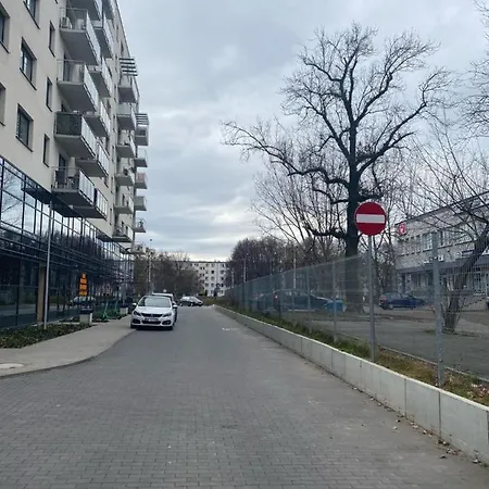 Enes Legnicka Street A Апартаменты