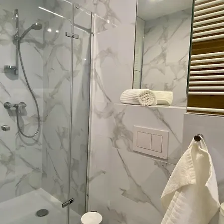 Enes Legnicka Street A Apartament